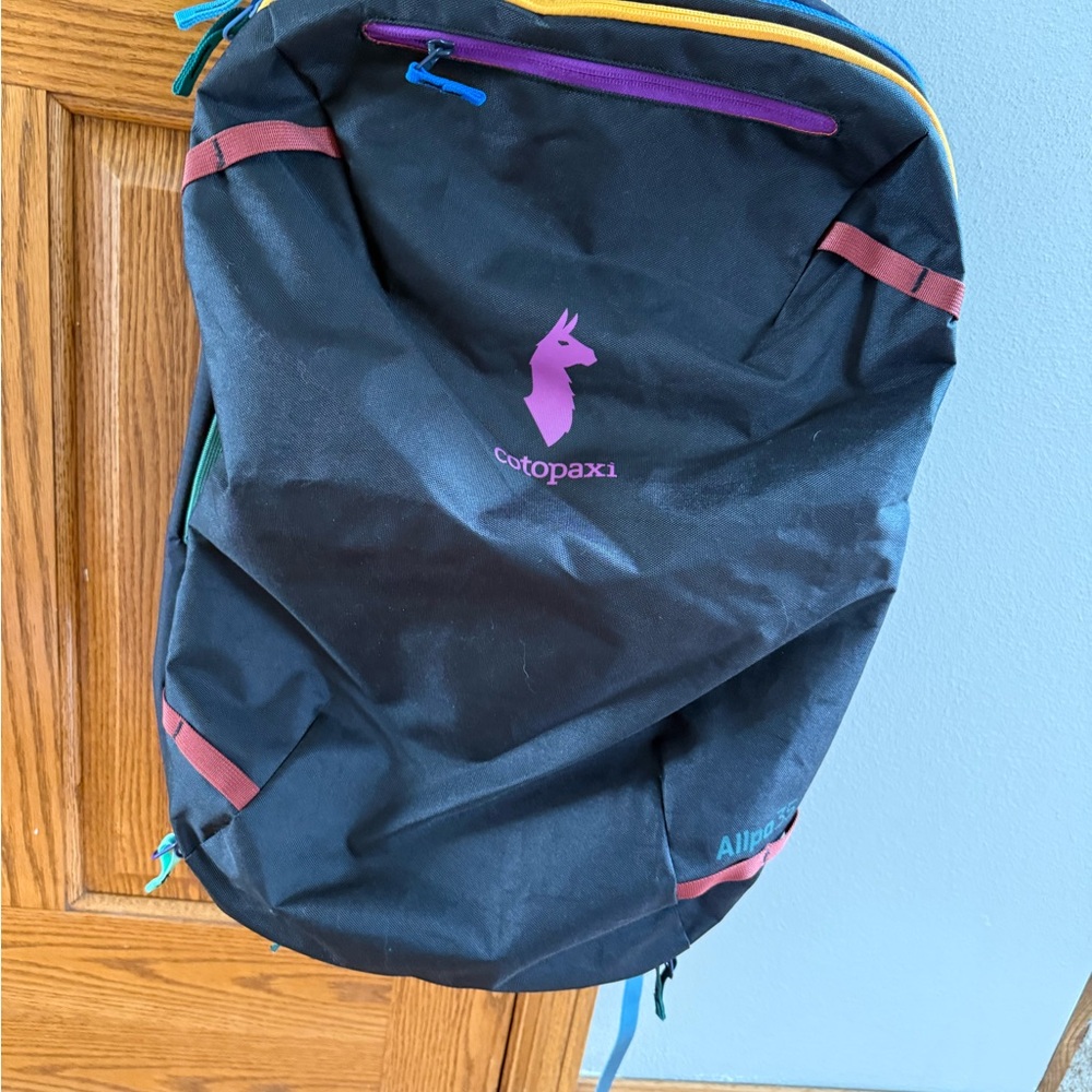 Cotopaxi Allpa 35l Del Día Dark Travel Pack
